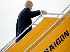 Trump áp thuế 46% vào Việt Nam: Chứng khoán “rực lửa”, crypto vẫn giữ nhịp – Vì sao?